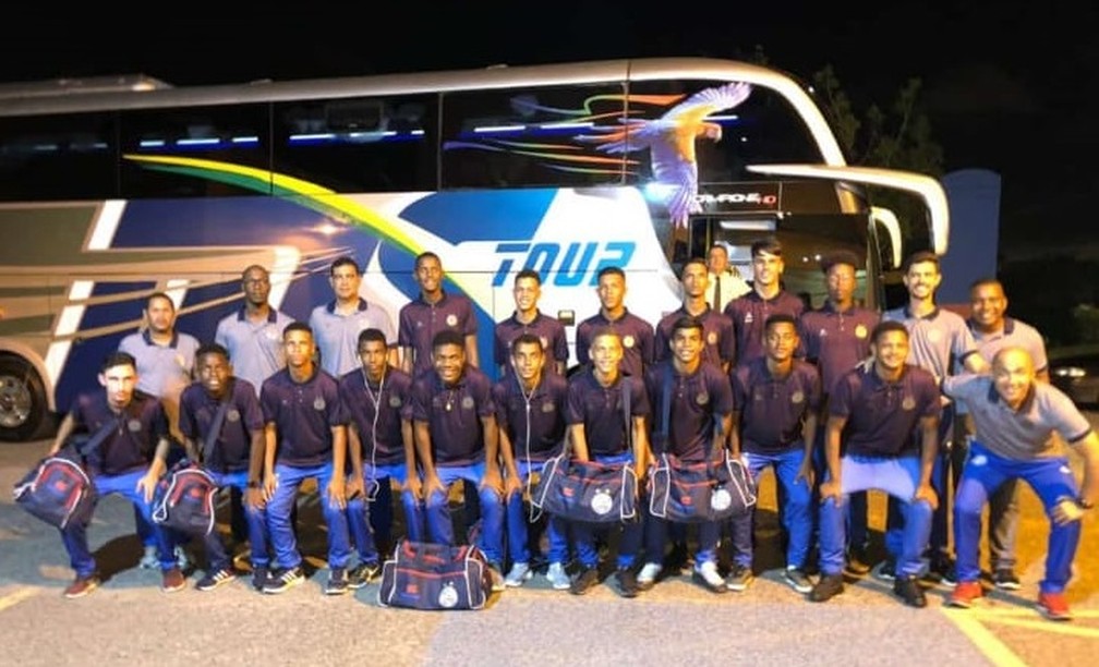 DelegaÃ§Ã£o sub-15 de futebol do Esporte Clube Bahia â?? Foto: ReproduÃ§Ã£o/TV Bahia