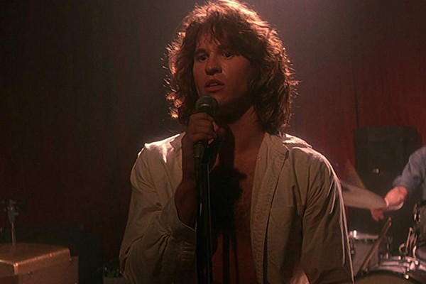 Val Kilmer no papel do músico Jim Morrison em The Doors (1991) (Foto: Reprodução)
