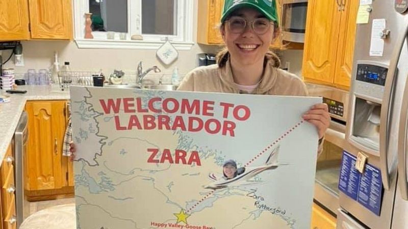 Zara Rutherford era recebida nos locais de parada de sua viagem (Foto: Flyzolo via BBC News)