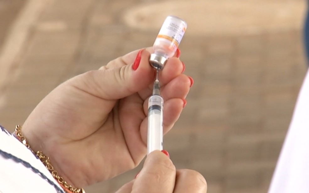 Vacina contra Covid-19 em Goiânia — Foto: Reprodução/TV Anhanguera