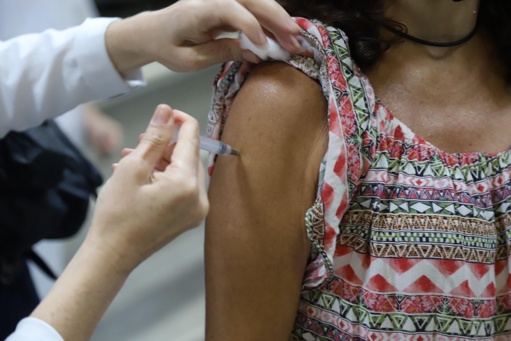 Saúde abre vagas para agendar vacina contra a Covid-19 em Piracicaba; veja grupos