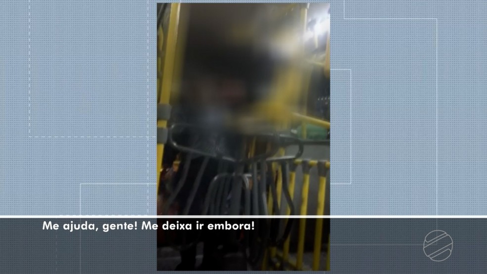 Homem descumpri ordem judicial e obriga mulher a descer de ônibus, em Campo Grande. — Foto: Reprodução/TV Morena