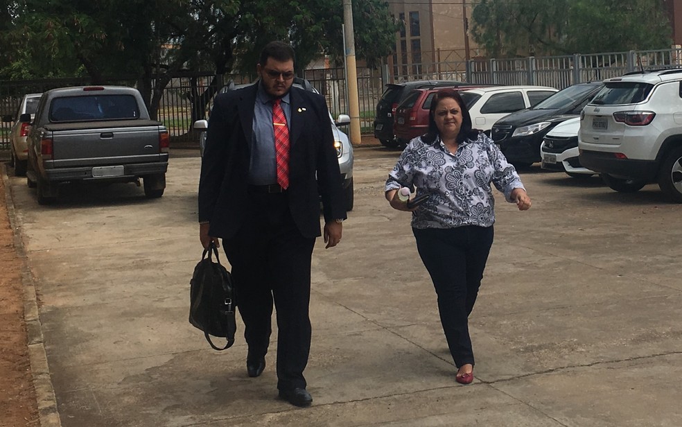 Maria de FÃ¡tima Lobo trabalha na casa de JoÃ£o de Deus hÃ¡ 8 anos e Ã© a primeira testemunha a ser ouvida na audiÃªncia por posse ilegal de arma de fogo, em AbadiÃ¢nia â Foto: Lis Lopes/ G1