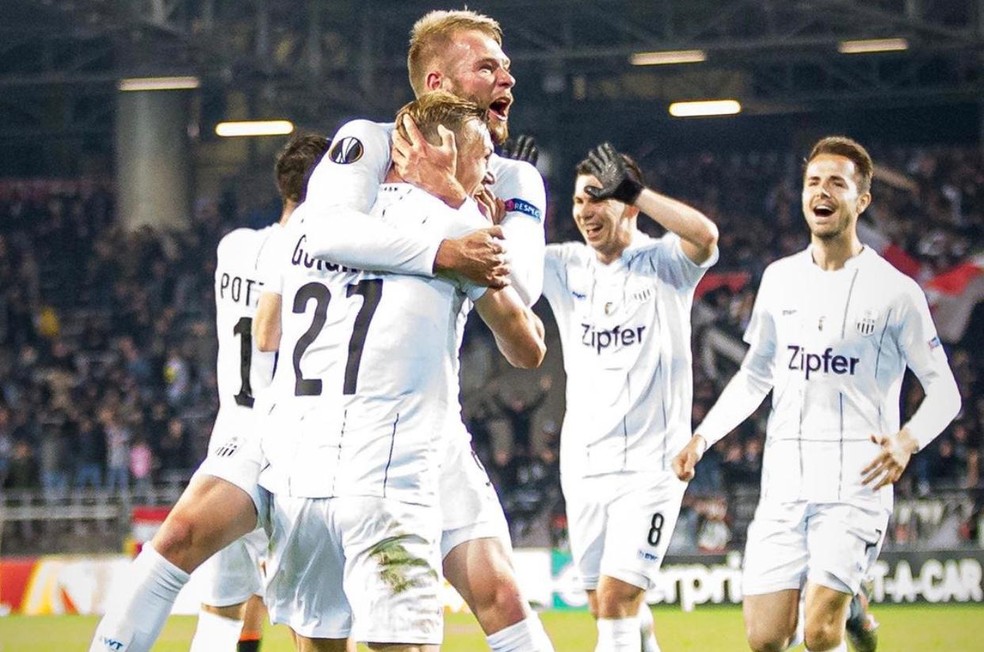 Ex-Grêmio, atacante vibra com dois gols na Liga Europa e ...