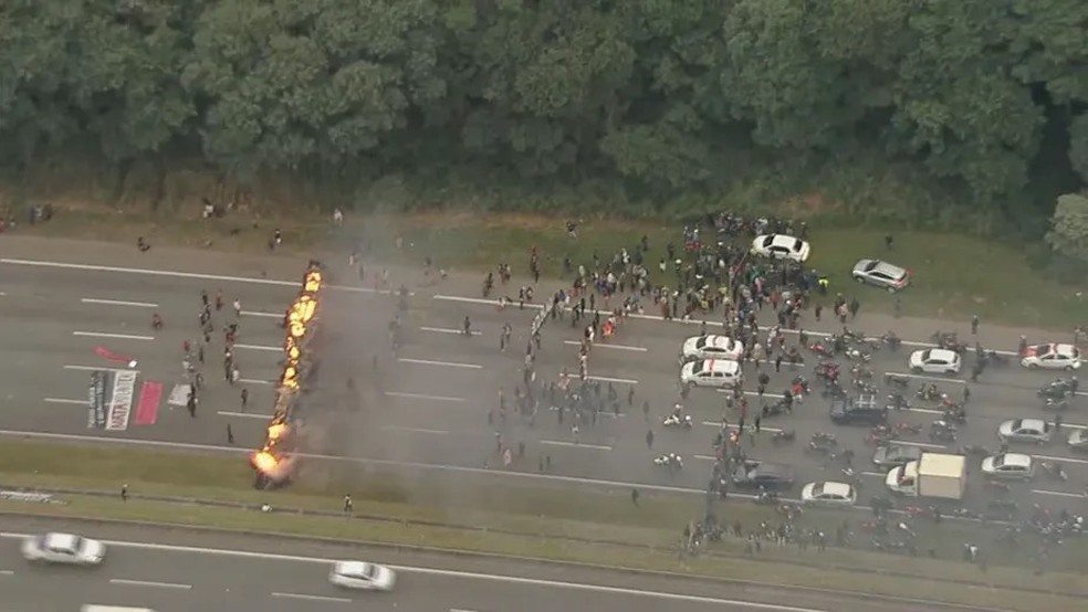 Povo guarani bloqueia rodovia em S&atilde;o Paulo contra marco temporal | Um S&oacute;  Planeta | &Eacute;poca NEG&Oacute;CIOS
