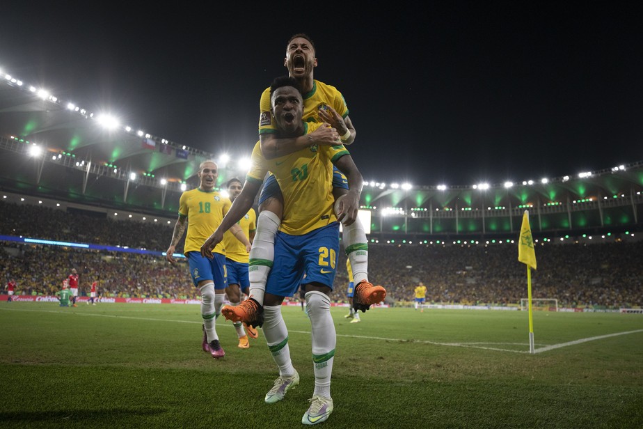 Neymar e Vini Jr em ação pela seleção