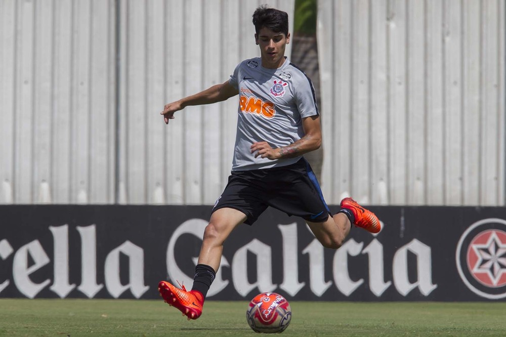 Convocação para Seleção Sub-23 pode adiar empréstimo de chileno Araos