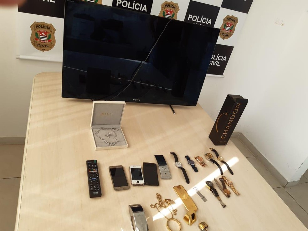 Objetos foram apreendidos durante operação em Cabreúva, nesta quarta-feira (9) — Foto: Divulgação/ DIG de Jundiaí 