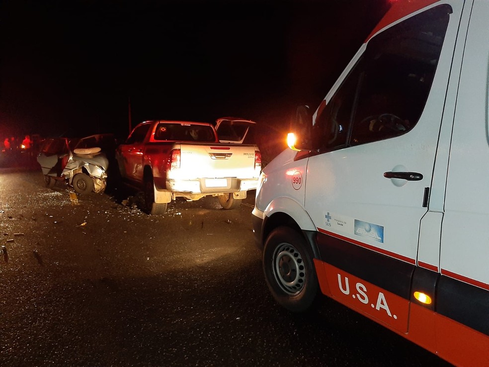 Acidente envolvendo 3 veículos deixa 1 morto e 3 feridos entre Gavião Peixoto e Araraquara — Foto: Walter Strozzi/acidade on Araraquara