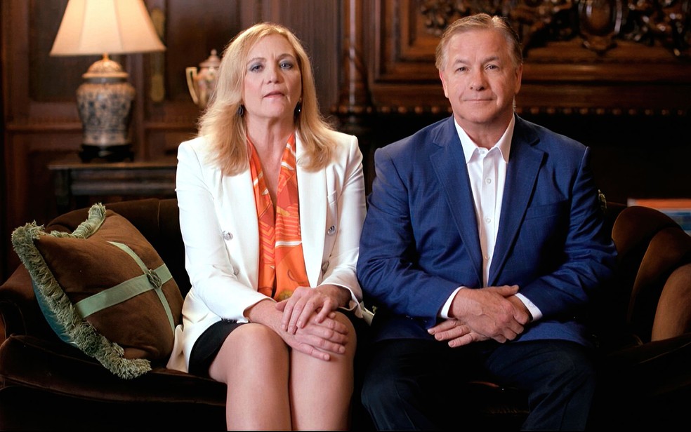 Patricia e Mark McCloskey falam em vídeo gravado para a Convenção Nacional do Partido Republicano, apresentado na segunda-feira (24) — Foto: Courtesy of the Committee on Arrangements for the 2020 Republican National Committee via AP