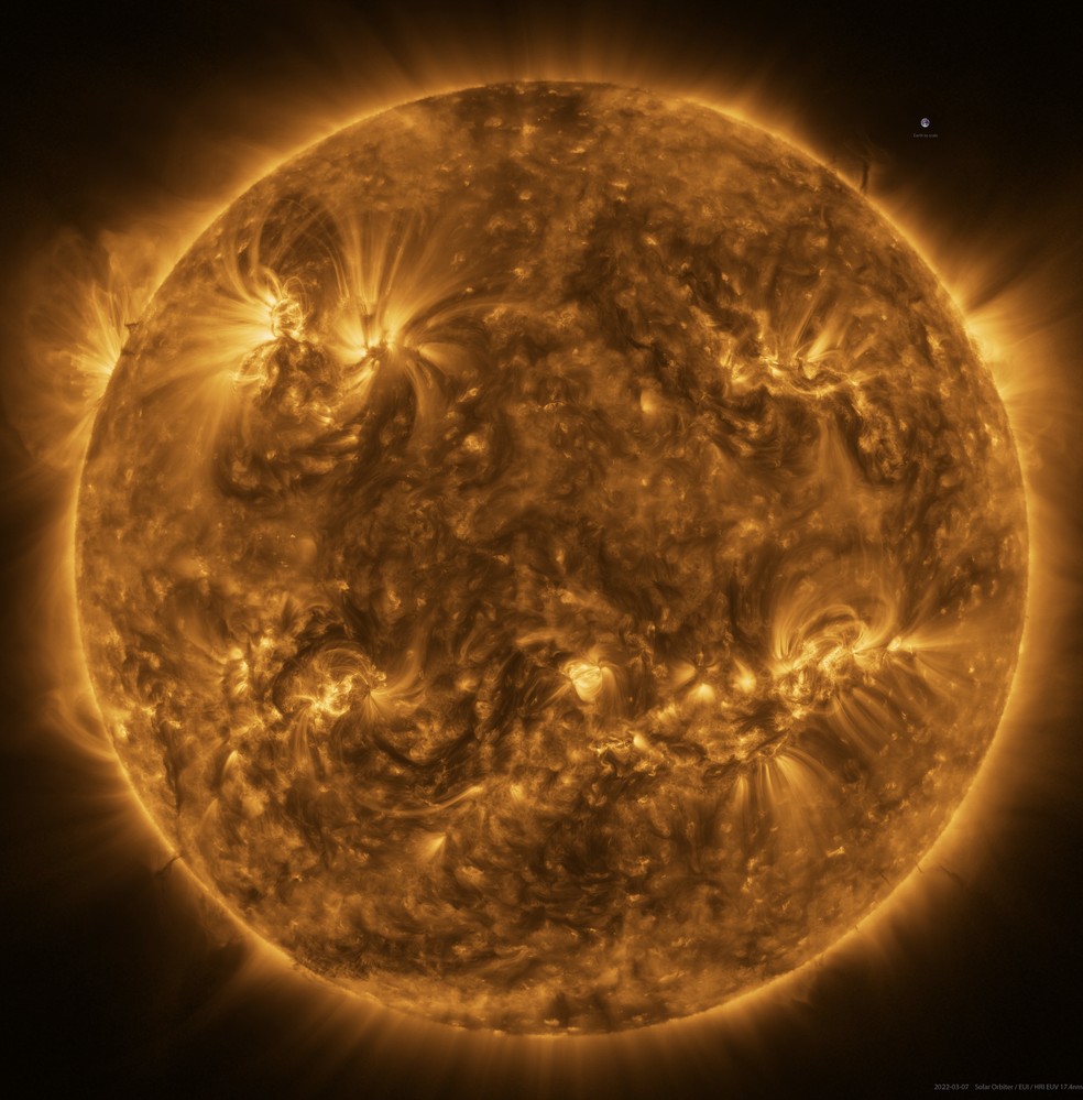 O Sol visto pelo Solar Orbiter em luz ultravioleta extrema a uma distância de aproximadamente 75 milhões de quilômetros. — Foto: ESA & NASA/Solar Orbiter/EUI; Processamento de dados: E. Kraaikamp (ROB)