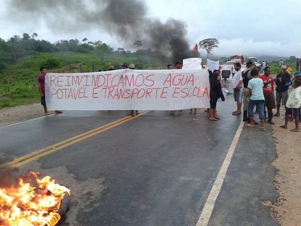Manifestantes reivindicam abastecimento de água para o acampamento  (Foto: Aécio Silva/Arquivo Pessoal)
