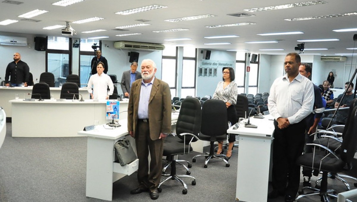 Vereadores Aprovam Projeto De Lei Que Que Regula Doacao De Grades Para Instalacao De Bueiros Em Divinopolis Centro Oeste G1