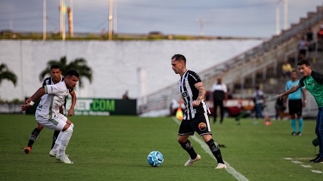 Botafogo-PB e Floresta empatam no Almeidão