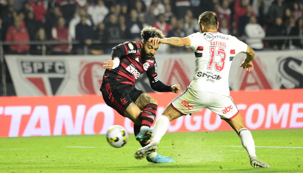 Gabigol marcou nos últimos três jogos entre Flamengo e São Paulo — Foto: Marcos Ribolli