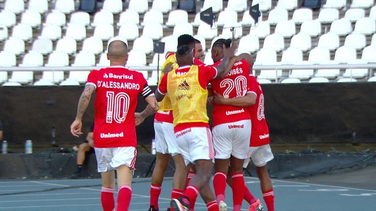 Artilheiro do Brasileirão, Thiago Galhardo quase desmaiou no primeiro treino de Coudet no Inter |  Internacional