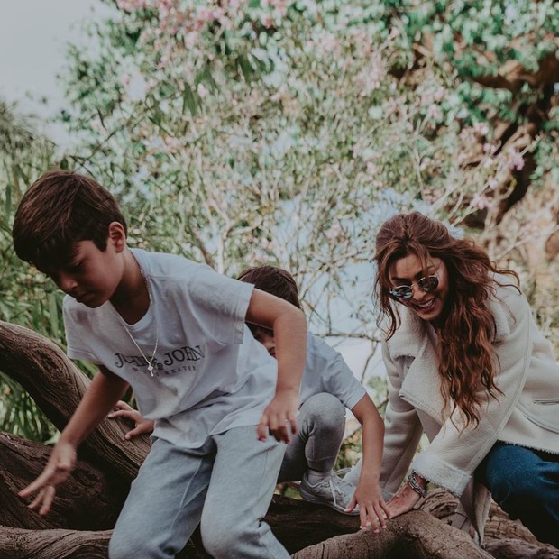 Juliana Paes brinca com os filhos Pedro e Antonio (Foto: Reprodução/Instagram)