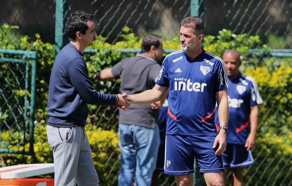 Pablo e o coordenador Vagner Mancini em treino do São Paulo, no CT — Foto: Divulgação