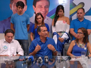 Waldez Góes, do PDT, concede primeira entrevista como governador do Amapá ao lado de aliados (Foto: Gabriel Penha/G1)