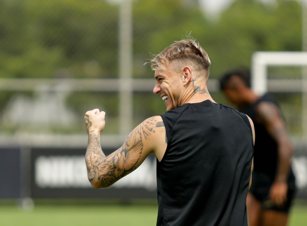 Em dois meses, Róger Guedes já supera metade dos gols que fez em 2022 pelo Corinthians