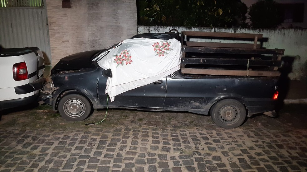 Homem foi morto a tiros dentro de carro em Macaíba, na Grande Natal — Foto: Sérgio Henrique Santos/Inter TV Cabugi
