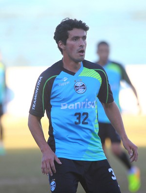 Sem lesão, Riveros deve reforçar Grêmio diante do Coxa
