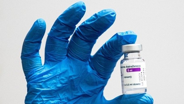 BBC Vacina de AstraZeneca e Universidade de Oxford deve continuar a ser usada nas campanhas de imunização (Foto: Getty Images via BBC)