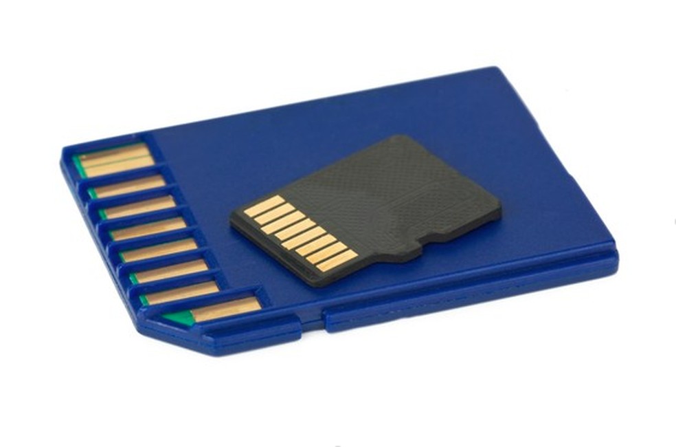 Cartões de memória SD e microSD podem acabar sendo esquecidos nos notebooks — Foto: Luciana Maline/TechTudo