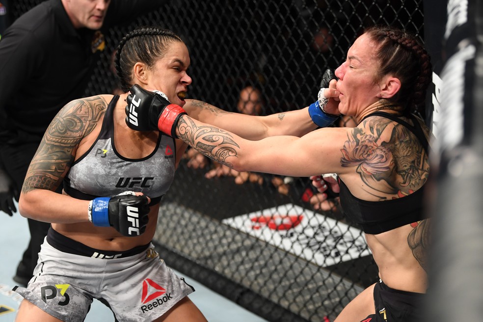 Amanda Nunes nocauteou Cris Cyborg em apenas 51s no UFC 232 — Foto: Getty Images
