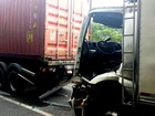 Caminhões caem em ribanceira após acidente entre 5 veículos na Anchieta