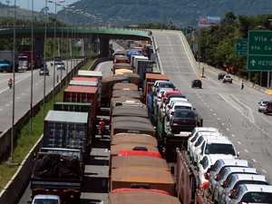 Congestionamento na Cônego Domênico Rangoni (Foto: A Tribuna de Santos)