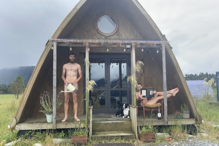 Casal da Nova Zelândia encontra jeito inusitado de vender casa de campo (Foto: Reprodução /Trade.me, NY Post)
