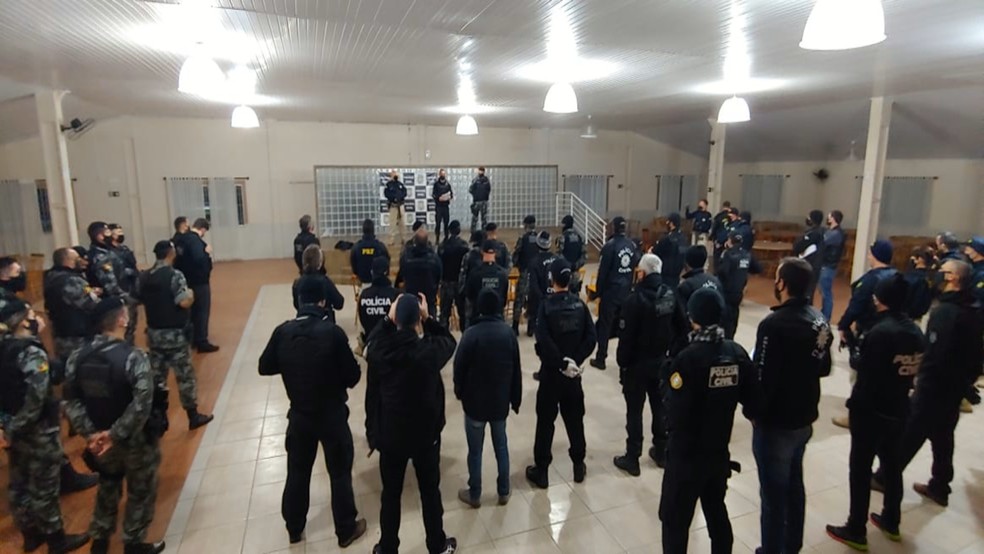 Opera&ccedil;&atilde;o conjunta da Pol&iacute;cia Civil, Brigada Militar e Pol&iacute;cia Rodovi&aacute;ria Federal prende 15 pessoas em Pelotas &mdash; Foto: Reprodu&ccedil;&atilde;o/RBS TV