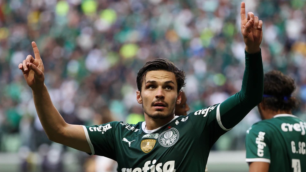 Adversário desta terça-feira mudou a carreira de Raphael Veiga quando o meia estava em baixa no Verdão; Felipão foi decisivo para o retorno do jogador ao Palmeiras