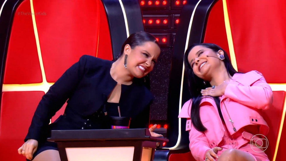 Maiara e Maraisa se derretem por voz na fase das Batalhas, do 'The Voice Kids' — Foto: Globo