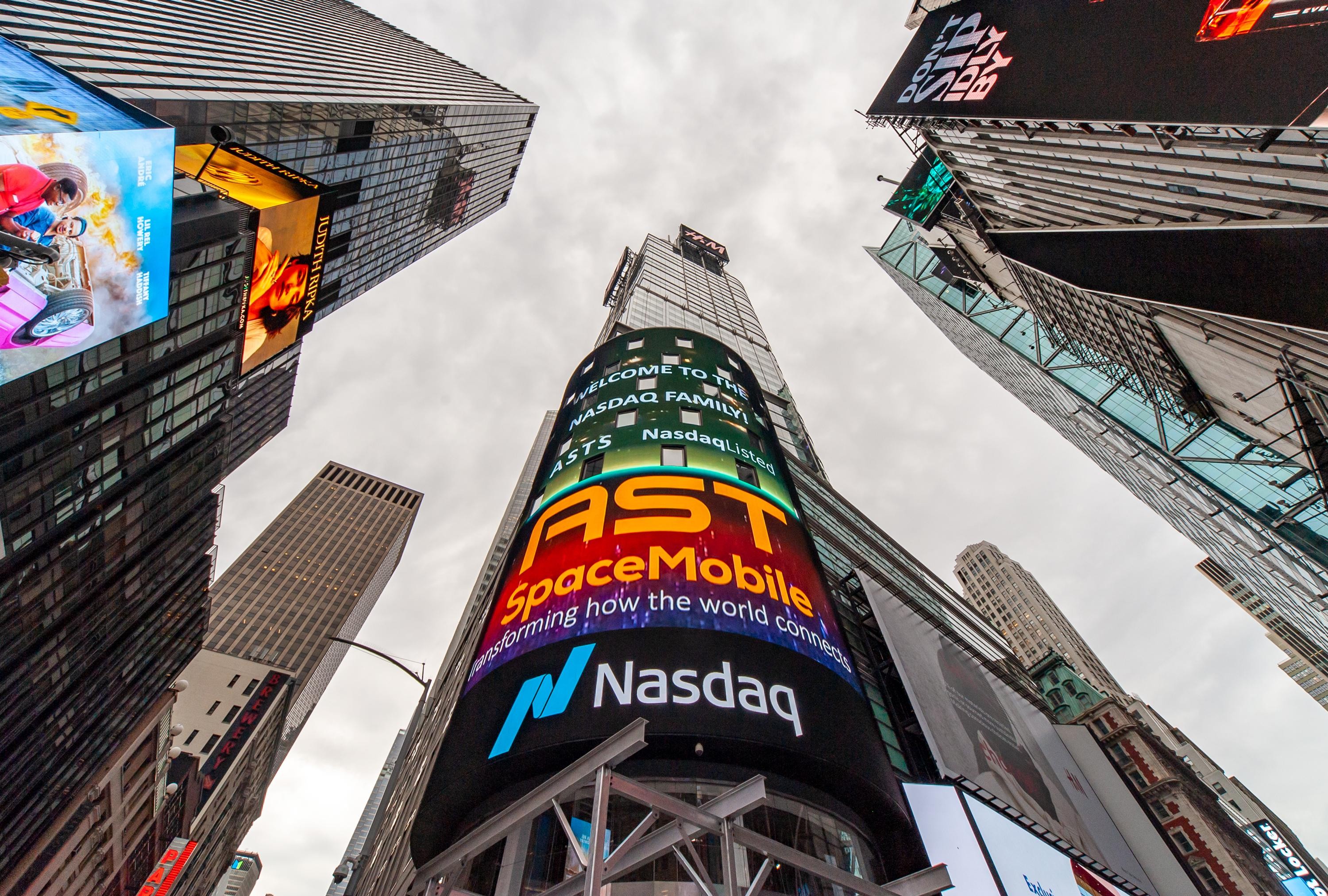 Queda das Ações da Meta e Tesla Impacta Nasdaq