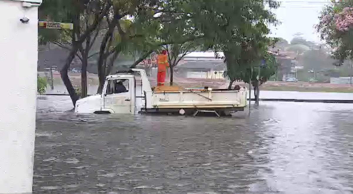 Chuva Alaga Ruas E Deixa Condomínio Ilhado Na Zona Sul De São José Vale Do Paraíba E Região G1 