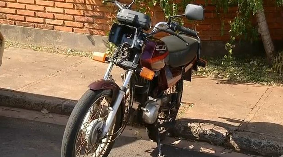 Adolescente é apreendido com moto furtada de revendedora (Foto: Reprodução/TV TEM)