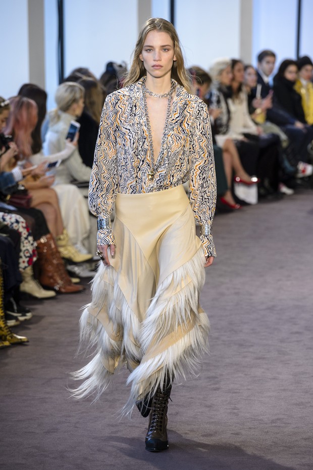 #SuzyPFW: Rebooting Chloé for the Woman of 2018 - Vogue | en