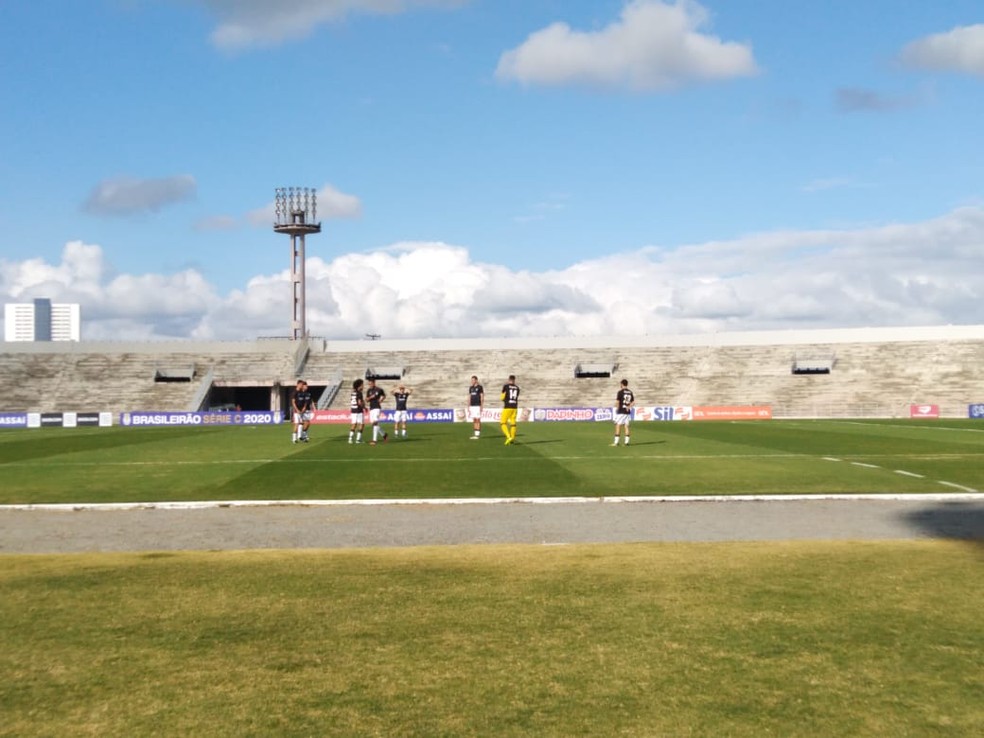 Treze aproveitou o adiamento e treinou no Estádio Amigão — Foto: Izabel Rodrigues / CBN Campina