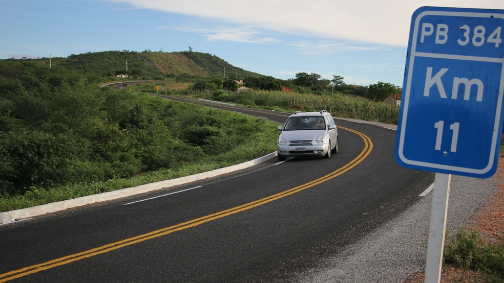 PB-384 é uma rodovia de 25 km de extensão que liga São José de Piranhas a Carrapateira (Foto: Francisco França/Secom-PB)