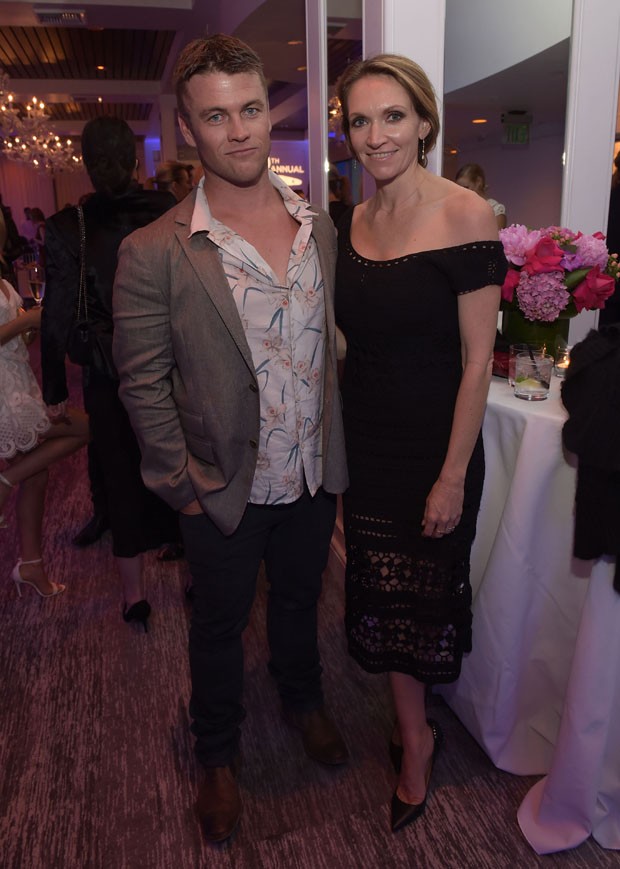 O casal Luke e Samantha Hemsworth (Foto: Jason Kempin/Getty Images)