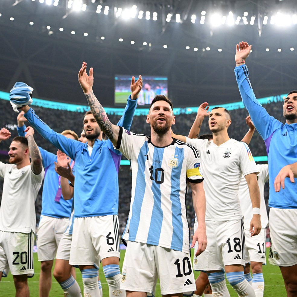 Messi e argentinos comemoram vaga na final — Foto: Divulgação