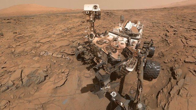 O Curiosity, com mais mobilidade, chegou a Marte em 2012 e registrou imagens incríveis, inclusive de si mesmo (Foto: Nasa via BBC News Brasil)