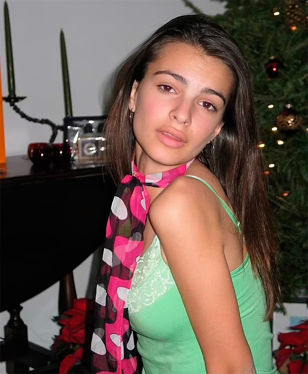 A modelo Emily Ratajkowski em fotos na adolescência (Foto: reprodução instagram)