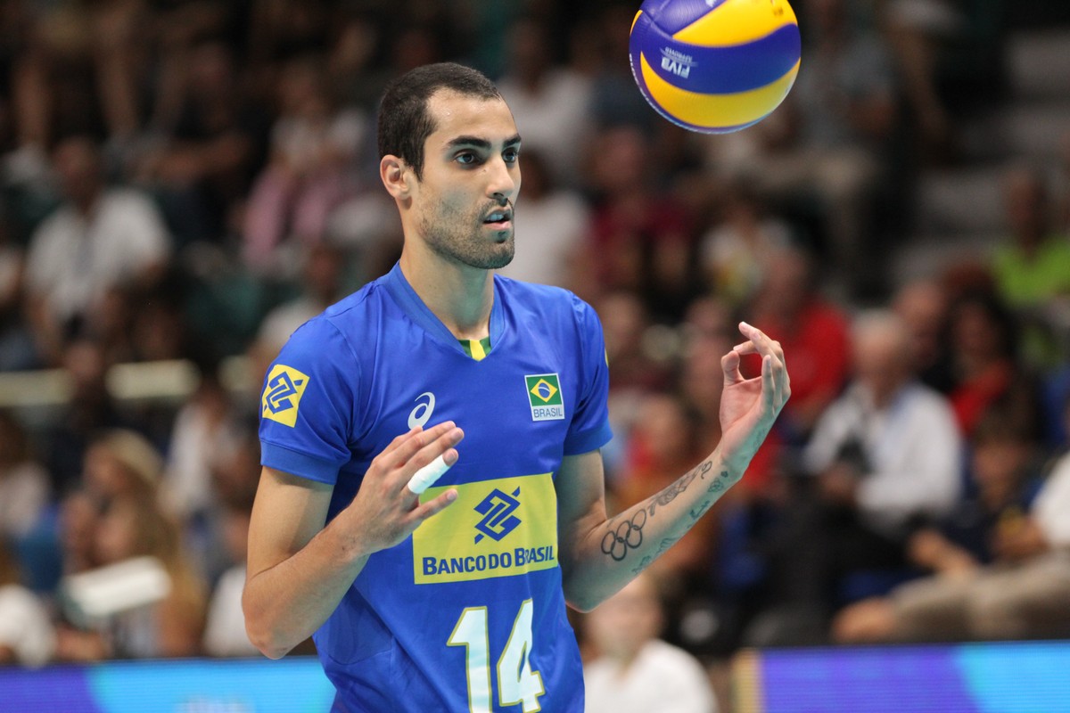 Cacado Em Quadra Por Rivais Douglas Souza Responde Na Bola E E Destaque Do Brasil No Mundial Volei Ge