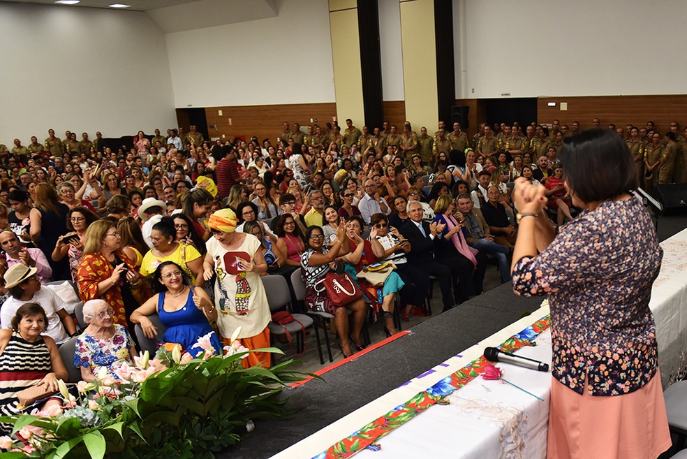FÃ¡tima Bezerra (PT) anunciou plantÃ£o 24h na Delegacia da Mulher em solenidade na Escola de Governo â Foto: Elisa Elsie