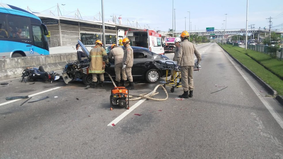Acidente Entre Moto E Carro Interdita A Av Ayrton Senna Na Barra Da Tijuca Rio De Janeiro G1
