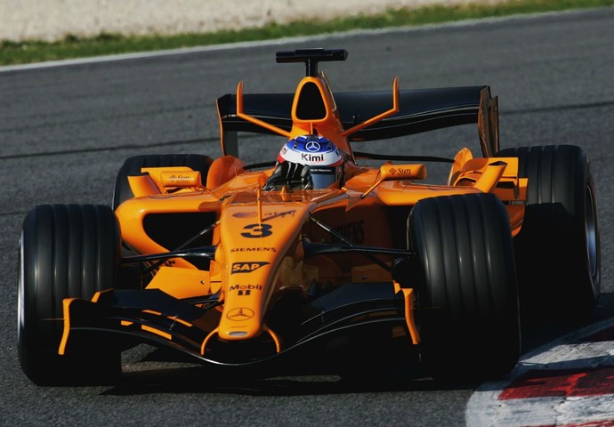 Kimi Raikkonen pilota McLaren laranja em 2006. Equipe adotou a cor provisoriamente durante testes da pré-temporada (Foto: Getty Images)