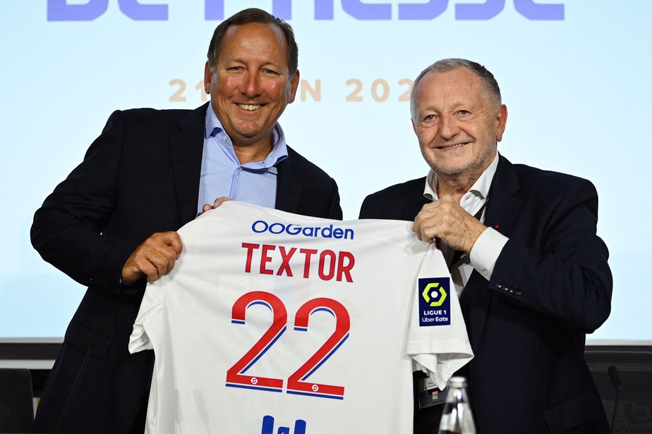 John Tector e Jean-Michel Aulas, presidente do Lyon: compra pelo americano uniu clube francês ao Botafogo
